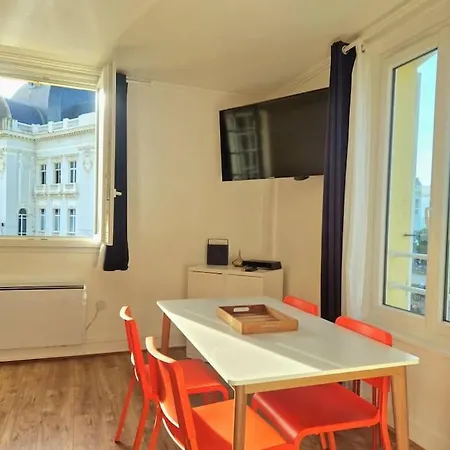 2 Pieces, Face Casino, 20 Metres Plage. Appartement Trouville-sur-Mer