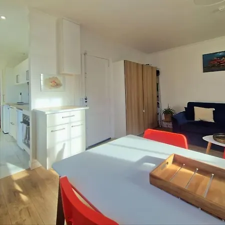 2 Pieces, Face Casino, 20 Metres Plage.