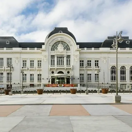 2 Pieces, Face Casino, 20 Metres Plage. Trouville-sur-Mer