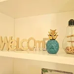 2 Pièces, Face Casino, 20 Mètres Plage. Appartamento