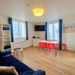 2 Pièces, Face Casino, 20 Mètres Plage. Appartamento *