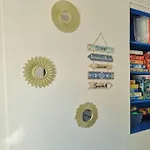 2 Pièces, Face Casino, 20 Mètres Plage. *