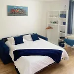 2 Pièces, Face Casino, 20 Mètres Plage. Appartamento *