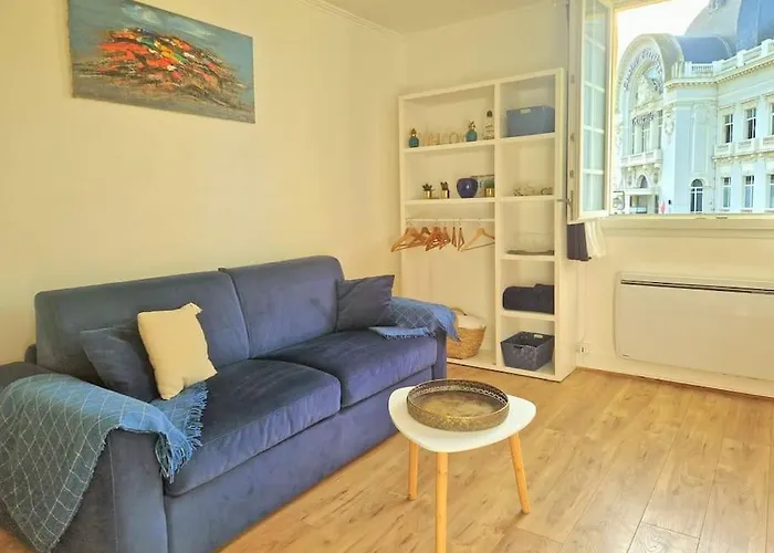 Appartement 2 Pièces, Face Casino, 20 Mètres Plage.