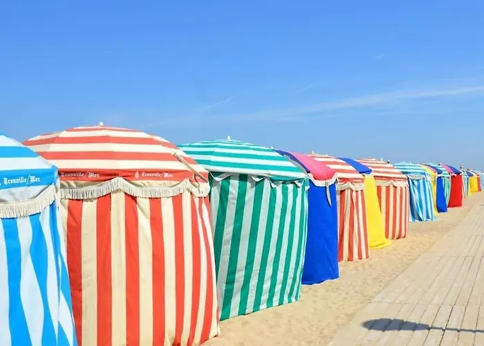 شقة 2 Pieces, Face Casino, 20 Metres Plage. *