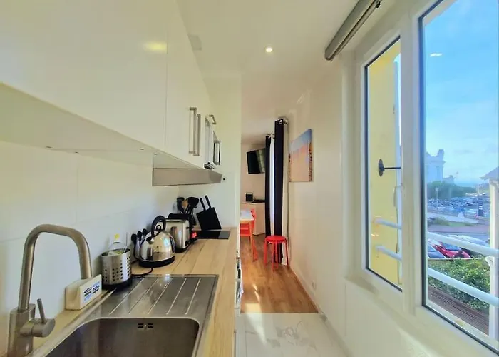 Appartement 2 Pièces, Face Casino, 20 Mètres Plage. Trouville-sur-Mer