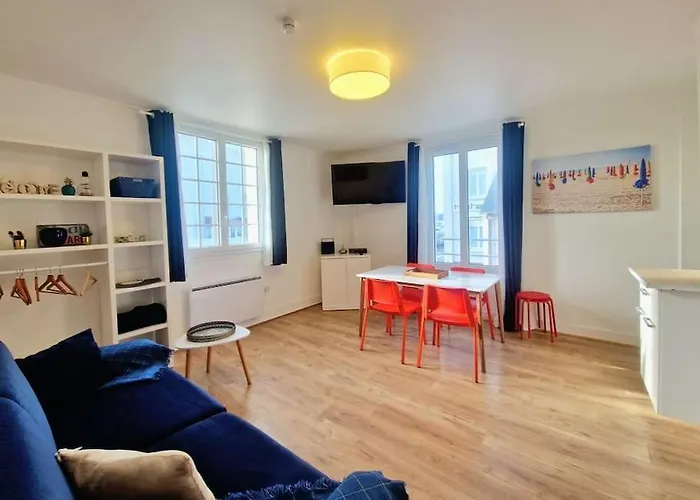 2 Pièces, Face Casino, 20 Mètres Plage. Appartement *