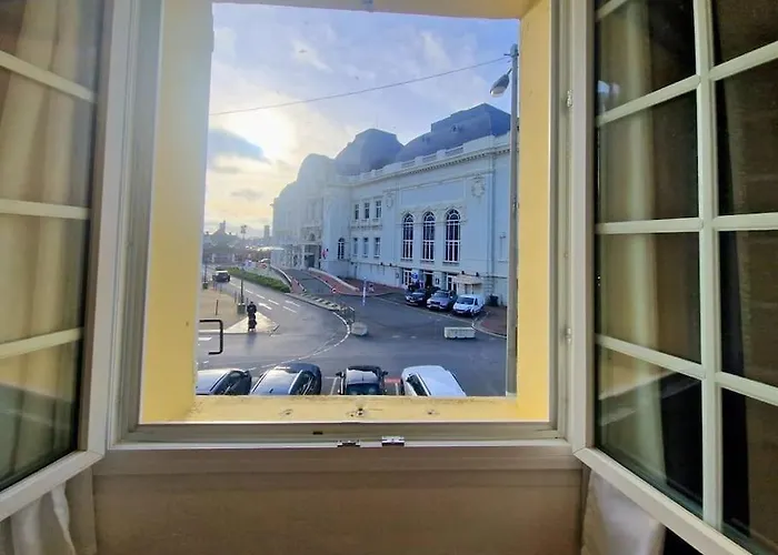 2 Pieces, Face Casino, 20 Metres Plage. * تروفيي سور مير