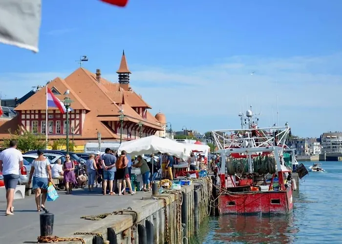 2 Pieces, Face Casino, 20 Metres Plage. تروفيي سور مير