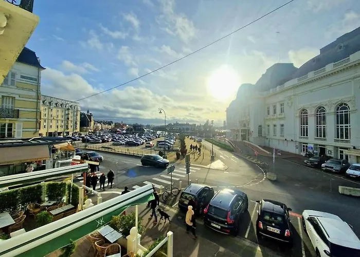 2 Pieces, Face Casino, 20 Metres Plage. * تروفيي سور مير