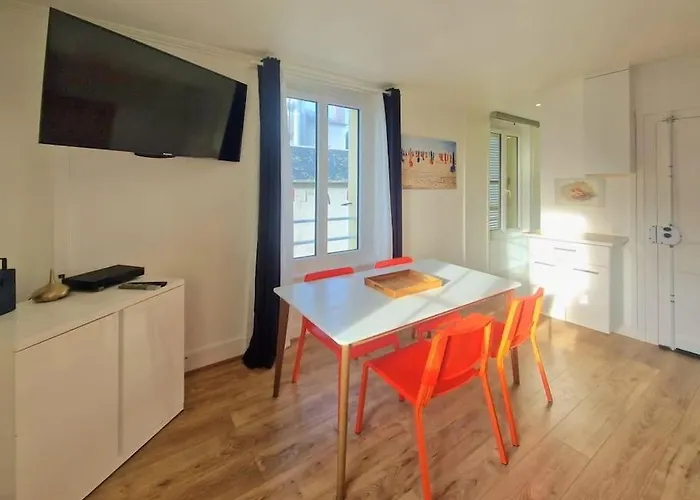 Appartement 2 Pièces, Face Casino, 20 Mètres Plage. Trouville-sur-Mer