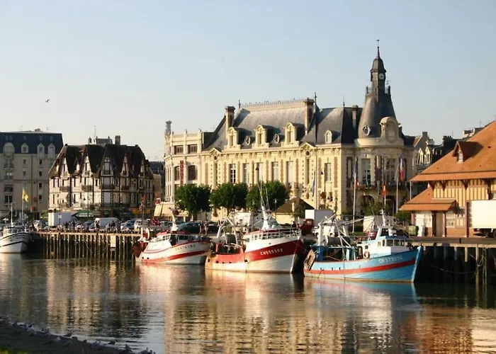 Appartement 2 Pièces, Face Casino, 20 Mètres Plage. Trouville-sur-Mer