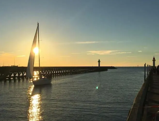 2 Pieces, Face Casino, 20 Metres Plage. تروفيي سور مير