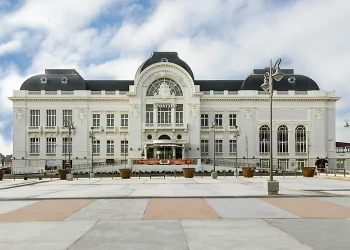 2 Pieces, Face Casino, 20 Metres Plage. تروفيي سور مير